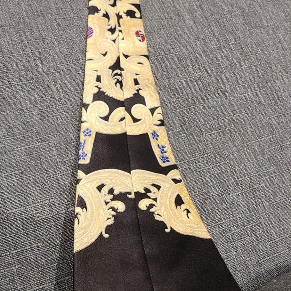 Tie by Gianfranco Ferre 100% silk with intricate logo - Picture 9 of 12